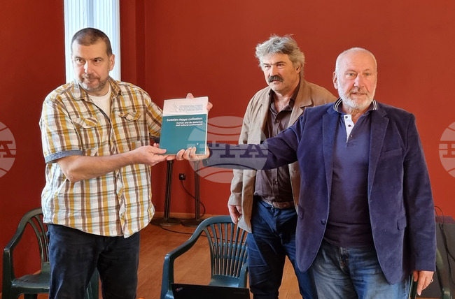 Варна - проф. Николай Овчаров - пресконференция