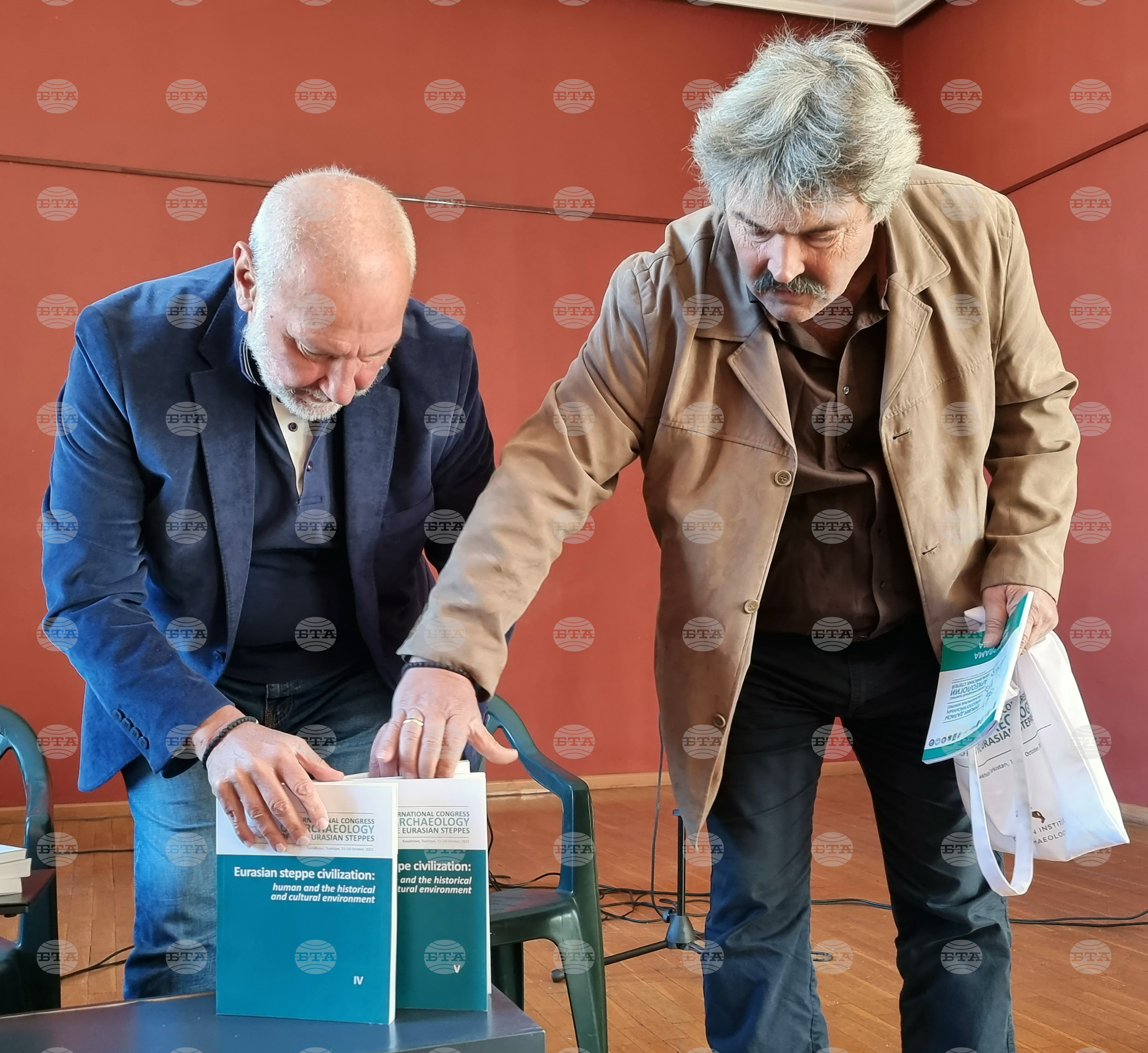 Варна - проф. Николай Овчаров - пресконференция