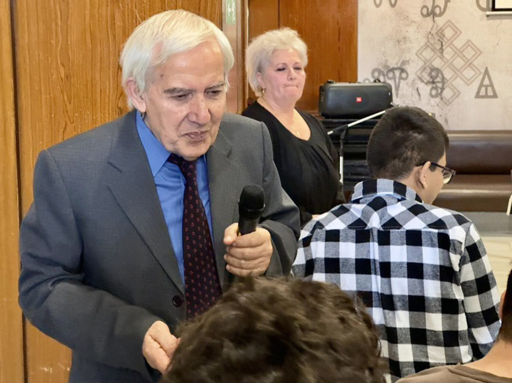 Учителят по приложна математика и физика Теодосий Теодосиев ще говори в Бургас за бъдещето на децата