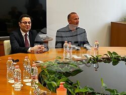 министърът на енергетиката Росен Христов и министърът на иновациите и растежа Александър Пулев - среща с представители на електроразпределителните дружества