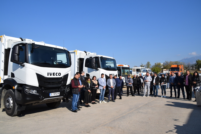 Община Сандански осигури два нови сметосъбиращи автомобила на „Стройкомтранс“ ЕООД