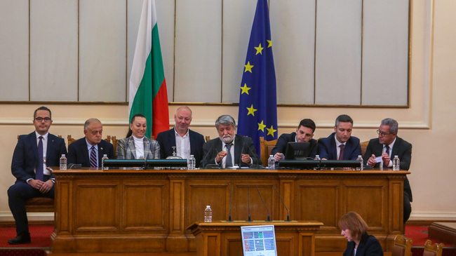 С избора на Вежди Рашидов за председател на парламента беше сложен край на тридневното първо заседание на 48-то Народно събрание