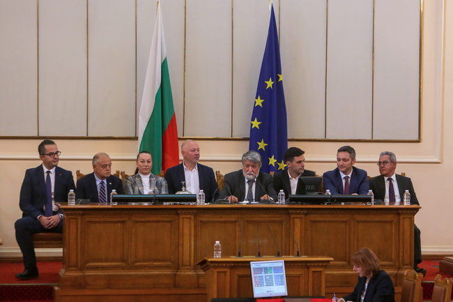 Парламент - заседание - заместник-председатели на Народното събрание