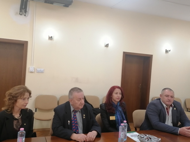Областният управител на област Хасково инж. Минко Ангелов се срещна с представители на Ротари Интернешънъл и Ротари клуб-Хасково в Областна администрация-Хасково. На срещата бяха обсъдени настоящи и бъдещи инициативи, които ротарианците провеждат