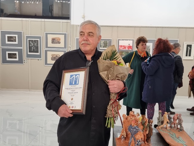 Николай Гърков е носителят на голямата награда на единадесетото Международно биенале на малките форми