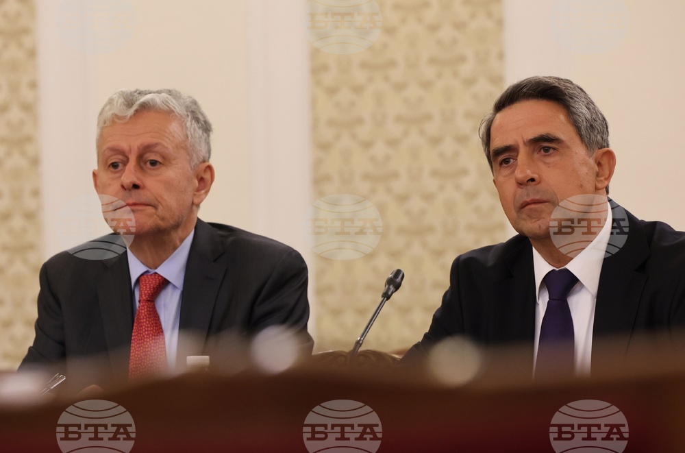 Plevneliev, Passy Comment after First Round of Meetings of Their Contact Group