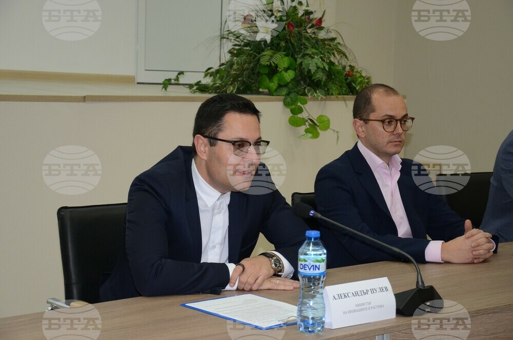 Министър Александър Пулев с мобилна приемна във Видин