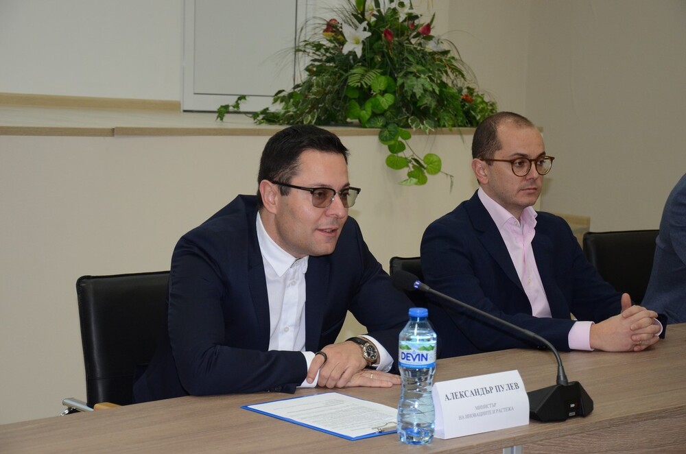 Министър Александър Пулев с мобилна приемна във Видин