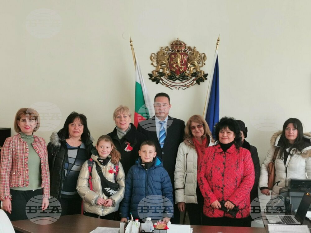 Хиляда книги на български автори са дарени на читалищата в Пернишка област