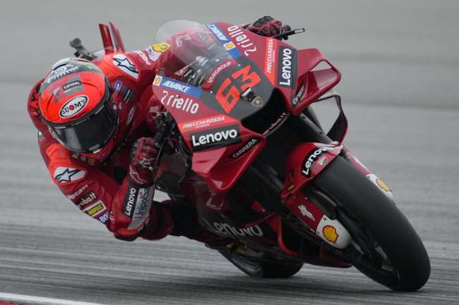 Франческо Баная с "Дукати" спечели Гран При на Малайзия в клас MotoGP, световната титла ще се реши в последния старт във Валенсия