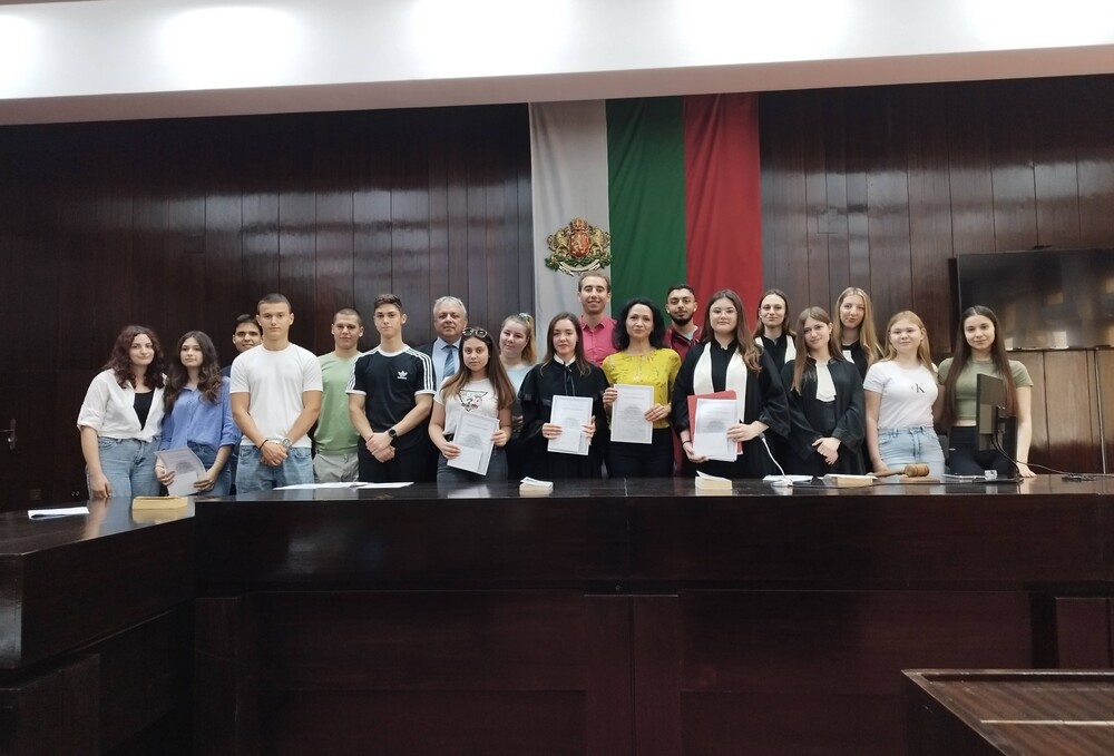Окръжен съд – Видин: Ученици представят пред свои връстници симулативен процес в „Деня на отворените врати“ в Окръжен съд-Видин 
