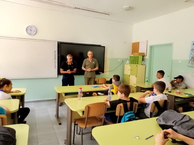 Община Сливен: Европейският шампион по бокс Тончо Тончев се включи в кампанията „Чуй ме! Нито един повече!“ 