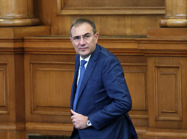 Направихме сметка колко струват кметуванията на Здравко Димитров и Иван Портних, заяви депутатът от „БСП за България“ Борислав Гуцанов