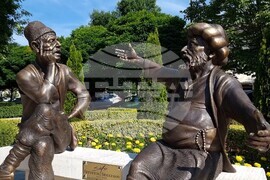 Момчилград - паметник - Хитър Петър - Настрадин Ходжа