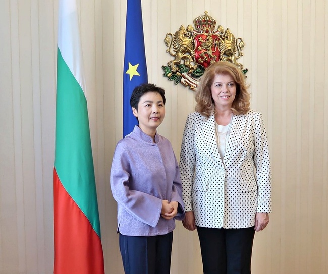 Вицепрезидент: Засилването на двустранните отношения между България и Китай обсъдиха вицепрезидентът Йотова и новият китайски посланик Дай Цинли