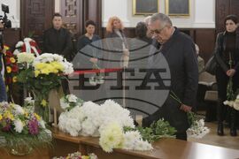 Антон Дончев - поклонение