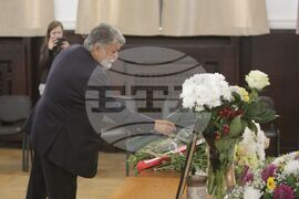 Антон Дончев - поклонение