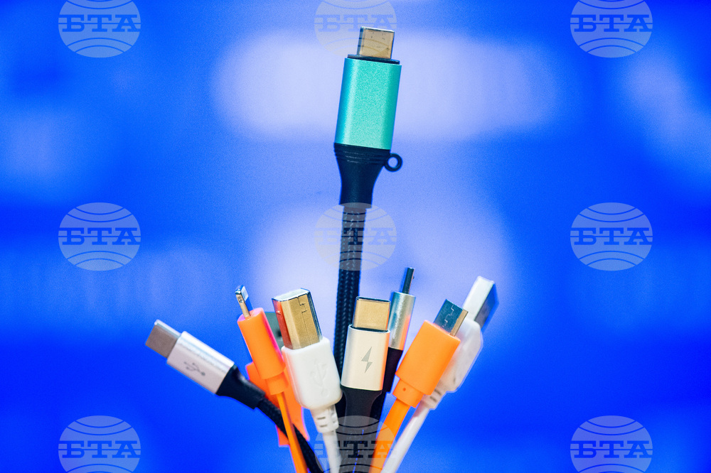 Cabinet Prepares for Introduction of USB-C Chargers