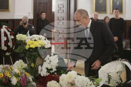 Антон Дончев - поклонение