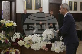 Антон Дончев - поклонение