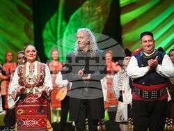 Пълна зала 1 в НДК и нестихващи аплодисменти на премиерата на Ансамбъл „Пирин“ „Между девет планини“