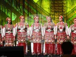 Пълна зала 1 в НДК и нестихващи аплодисменти на премиерата на Ансамбъл „Пирин“ „Между девет планини“