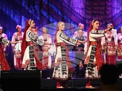 Пълна зала 1 в НДК и нестихващи аплодисменти на премиерата на Ансамбъл „Пирин“ „Между девет планини“