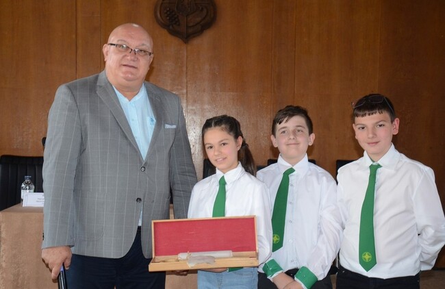 Кметът на Видин връчи символичния ключ на града на победителите в ученическо състезание