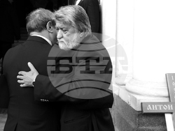 Председателят на Народното събрание Вежди Рашидов и народни представители отдадоха последна почит на големия български писател академик Антон Дончев