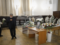 Председателят на Народното събрание Вежди Рашидов и народни представители отдадоха последна почит на големия български писател академик Антон Дончев