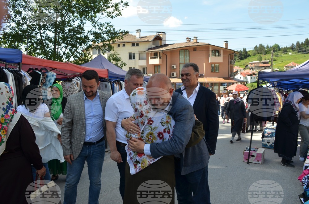Кандидатът за евродепутат Илхан Кючюк и водачът на листата на ДПС в Смолян Хайри Садъков посетиха с.Борино
