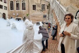 Италия -  биенале - пърформанс на Михаил Михайлов