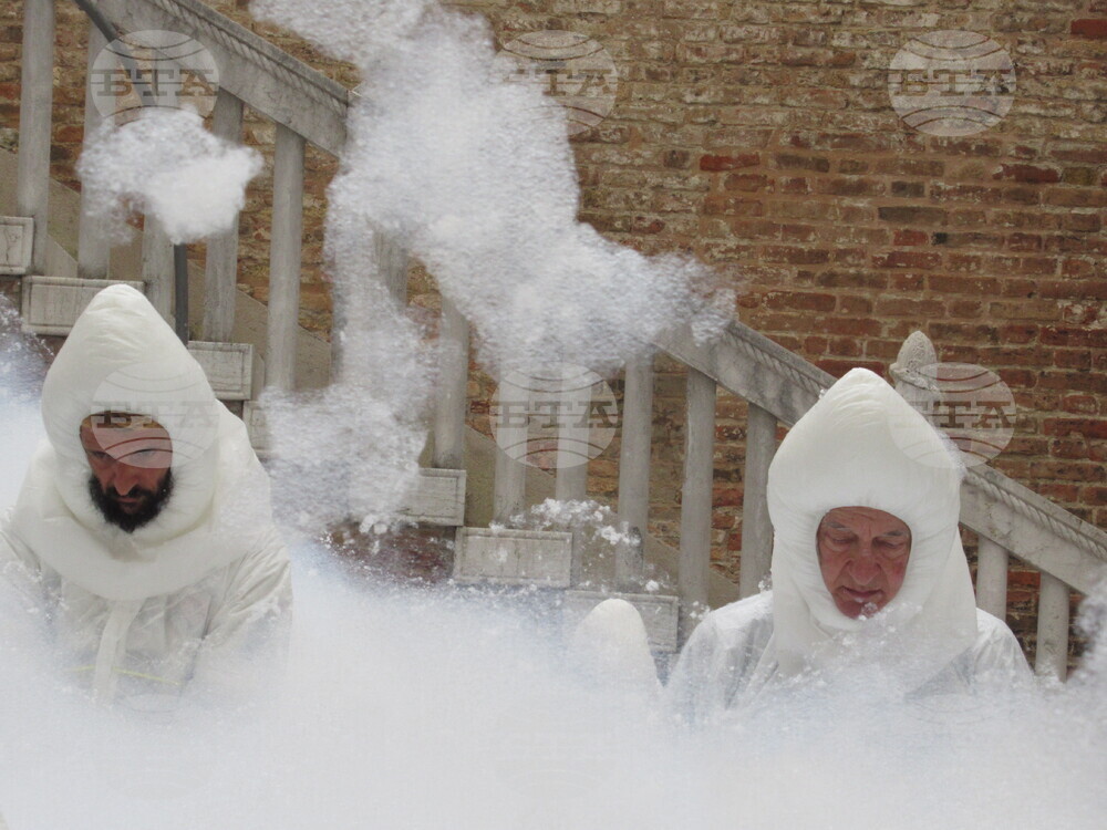 Италия -  биенале - пърформанс на Михаил Михайлов