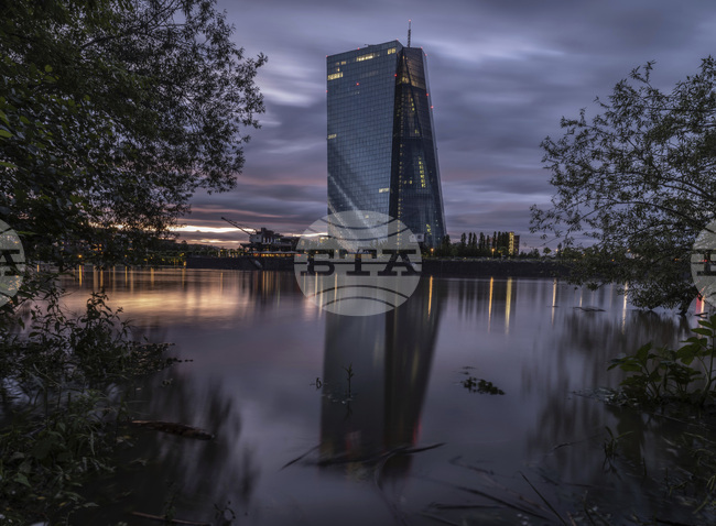 ЕЦБ днес вероятно ще остави лихвените проценти без промяна за трети пореден път, прогнозират икономисти