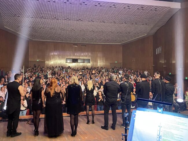 Лили Иванова препълни залата в Дома на културата в Сандански