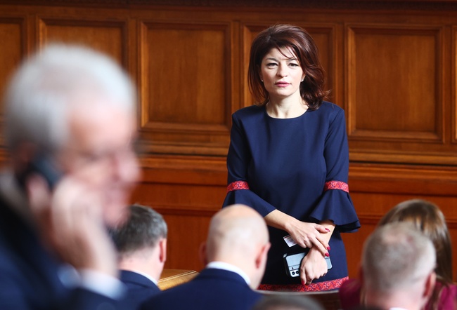 Безспорно една от темите трябва да са спешните промени в Наказателния кодекс и Наказателно-процесуалния кодекс, заяви Десислава Атанасова на среща с Иван Гешев