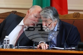 Парламент - извънредно заседание