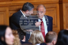 Парламент - извънредно заседание