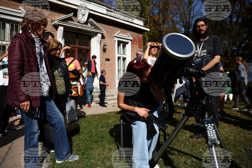 Астрономическа обсерватория - частично слънчево затъмнение - наблюдения