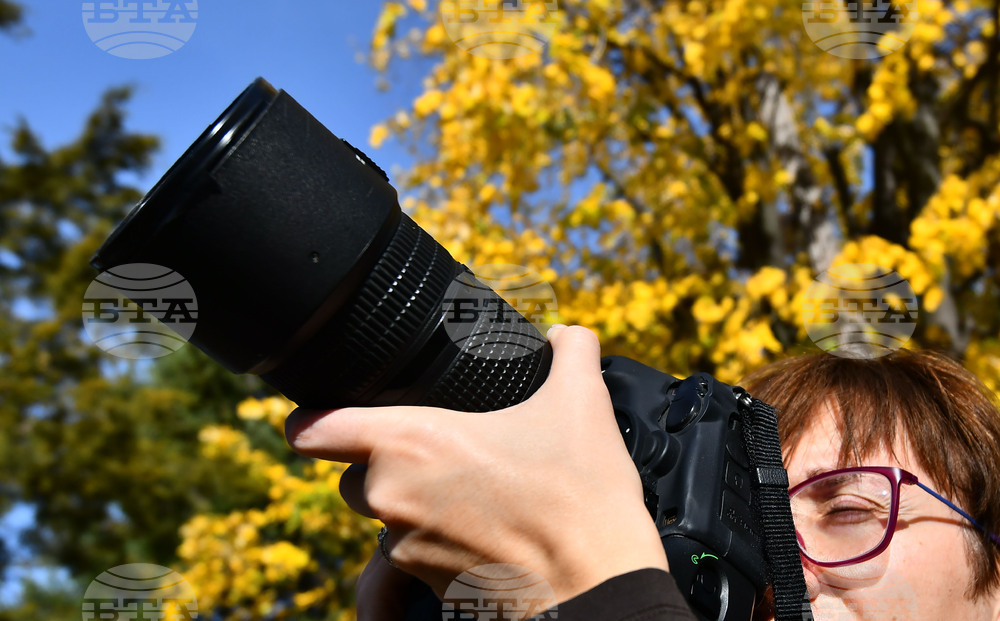 Фотоапарат на покойния папа Франциск бе продаден на търг за 6,5 милиона евро