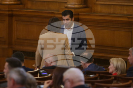 Парламент - извънредно заседание