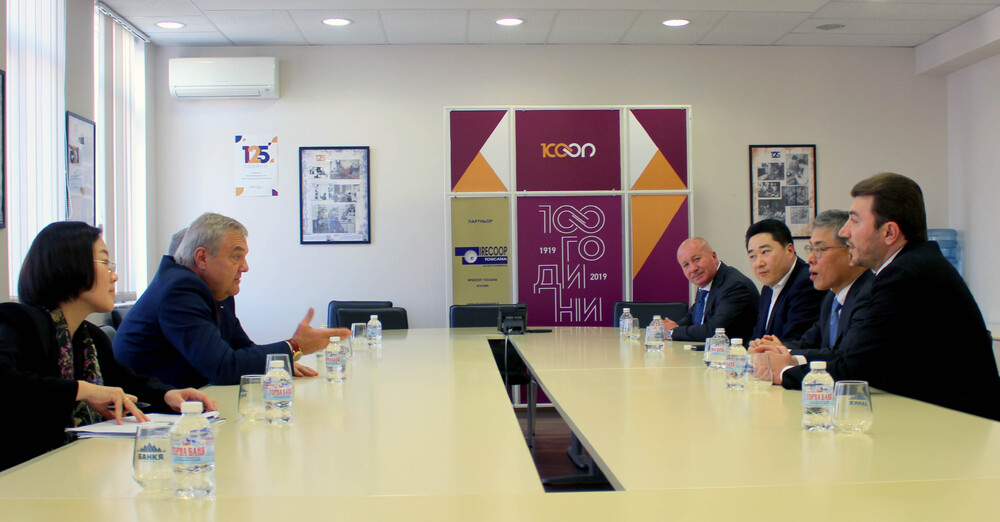 Румен Петков се срещна с високопоставени представители на „Самсунг Медикал“, които са на посещение в България