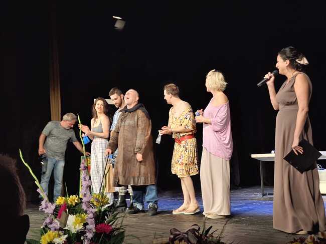 Драматичен театър „Борис Луканов“ – Ловеч: С продължителни аплодисменти бе възнаградена премиерата на „Дъхът на дявола“ в Ловеч