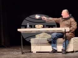 Снимка: Драматичен театър „Борис Луканов“ – Ловеч