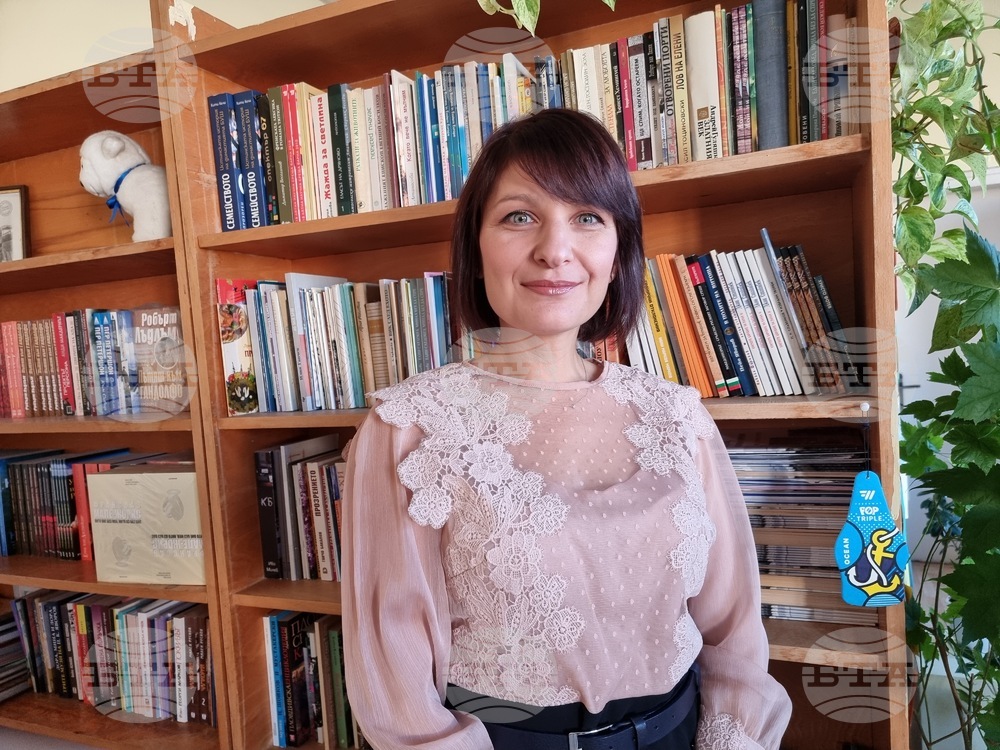 Изкуството за всеки творец е спасение и терапия, счита авторката на романа „Глина“