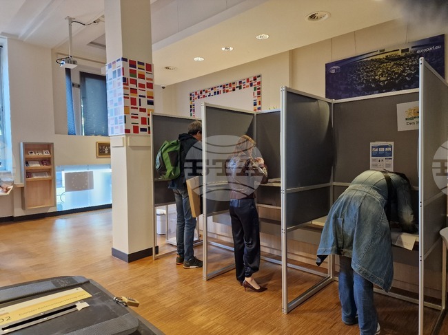 Изборите в Нидерландия и социалните мрежи: ще промени ли нещо делото срещу „Мета“