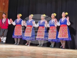 фолклорна среща в Младежки център – Добрич