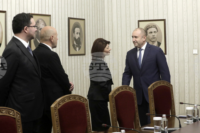 Румен Радев - ГЕРБ-СДС - консултации