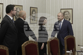 Румен Радев - ГЕРБ-СДС - консултации