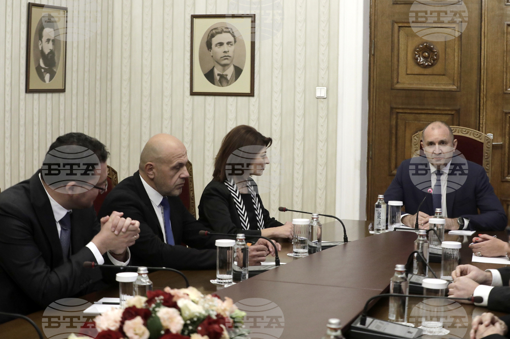 Румен Радев - ГЕРБ-СДС - консултации